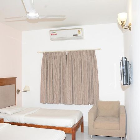 Hotel Sai Towers Puttaparthi Esterno foto
