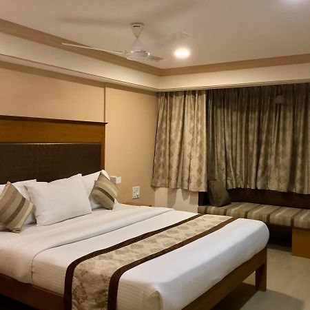 Hotel Sai Towers Puttaparthi Esterno foto