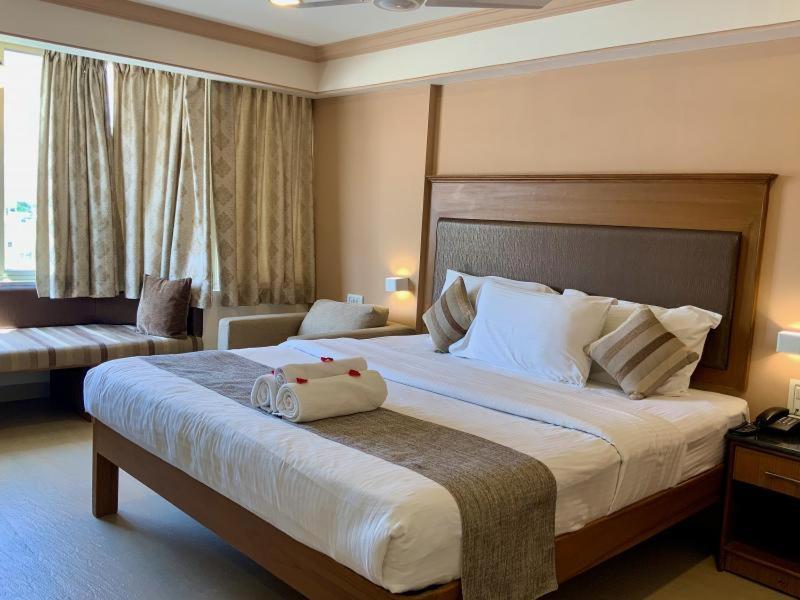 Hotel Sai Towers Puttaparthi Esterno foto