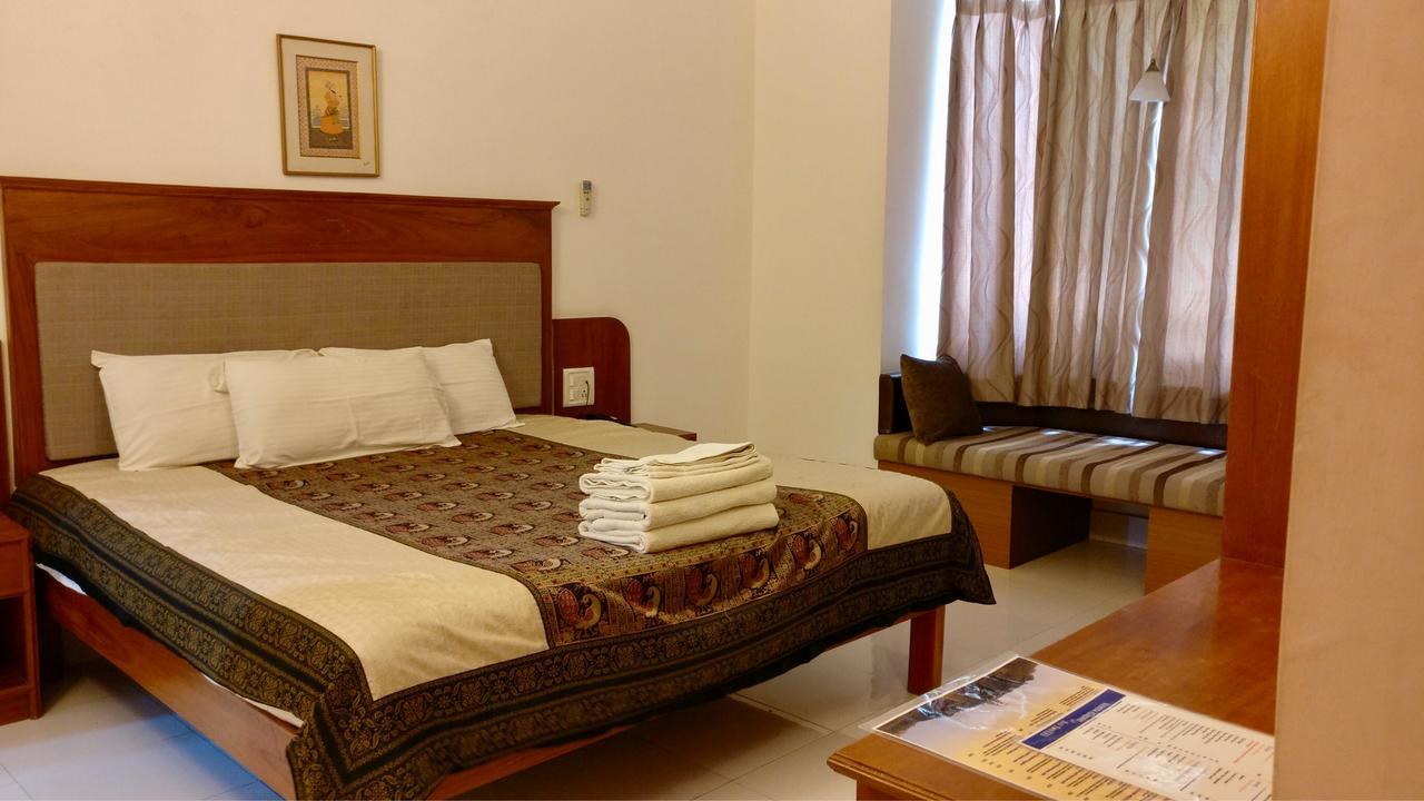 Hotel Sai Towers Puttaparthi Esterno foto