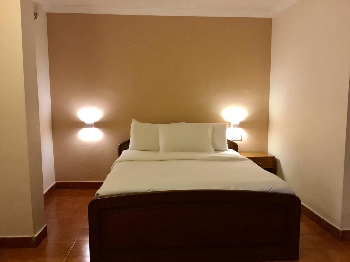 Hotel Sai Towers Puttaparthi Esterno foto