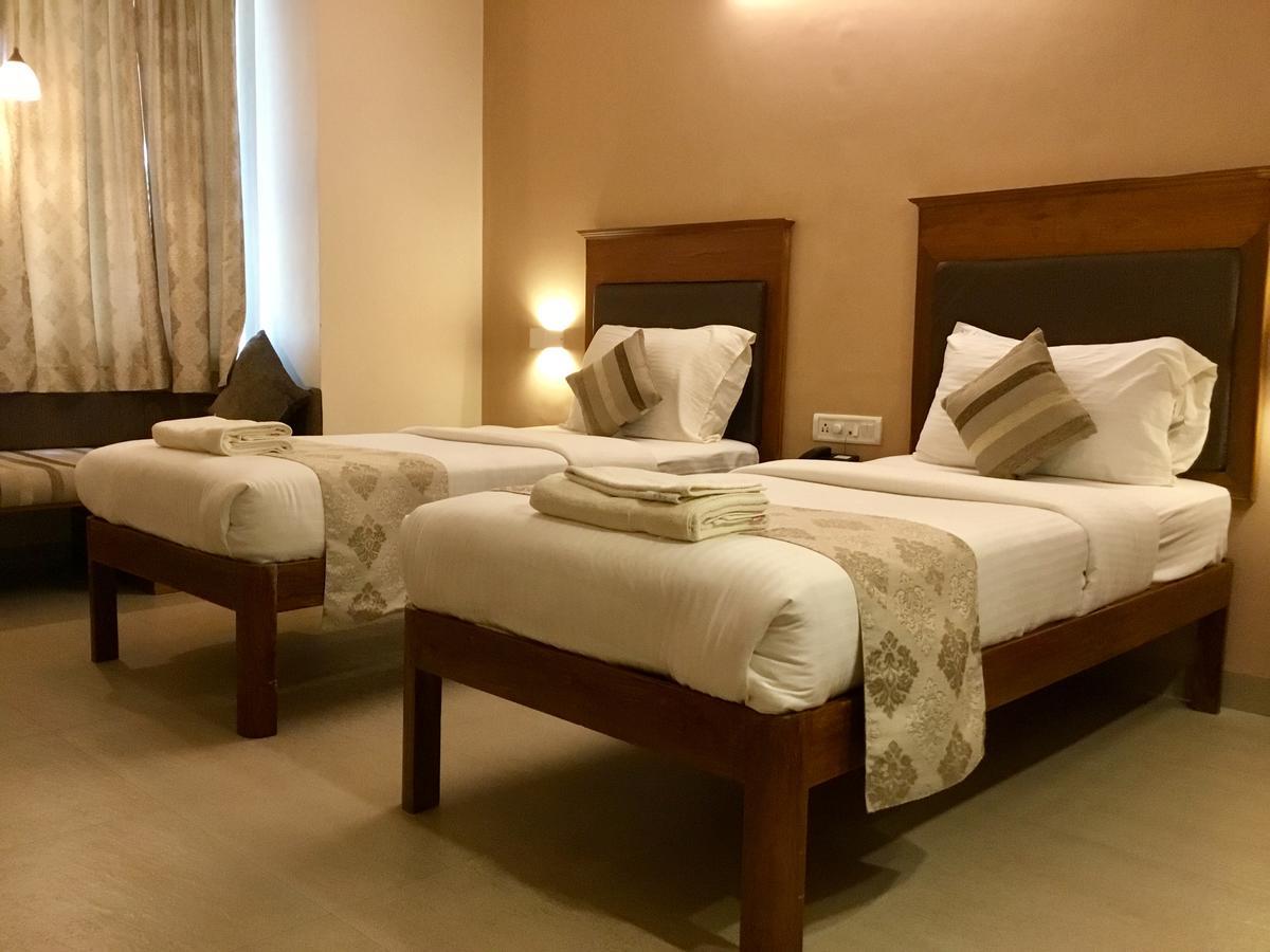 Hotel Sai Towers Puttaparthi Esterno foto