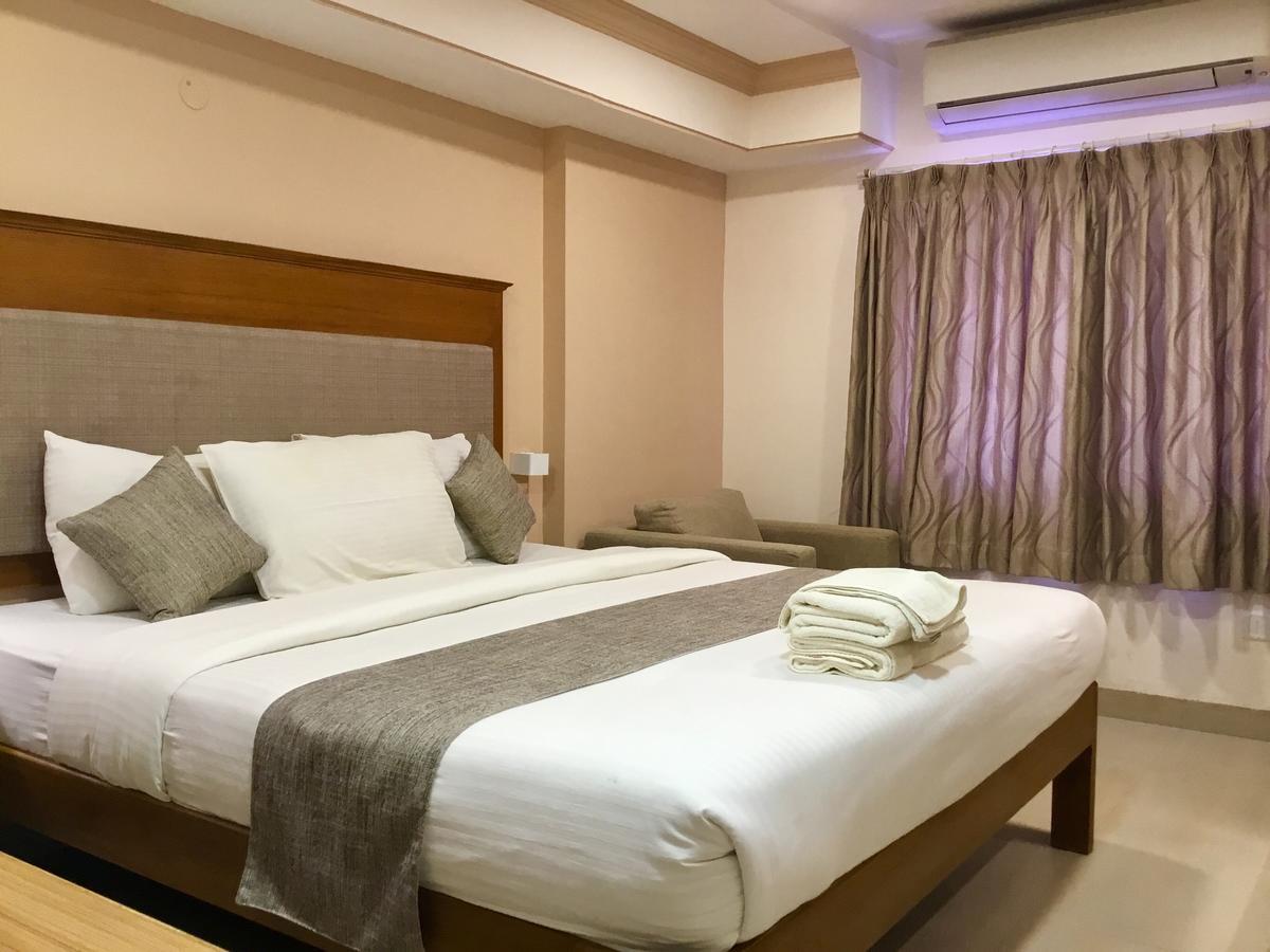 Hotel Sai Towers Puttaparthi Esterno foto