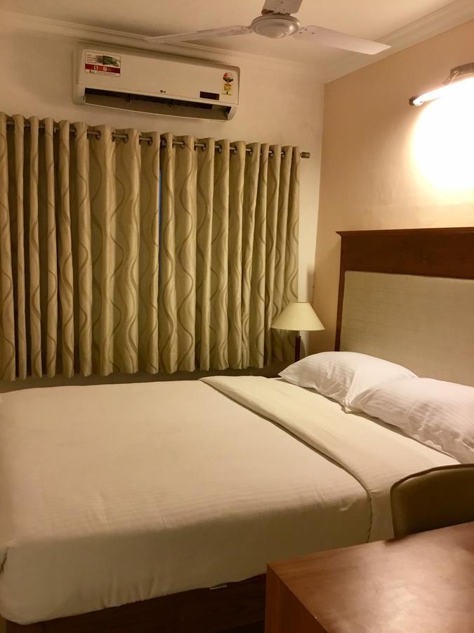 Hotel Sai Towers Puttaparthi Esterno foto