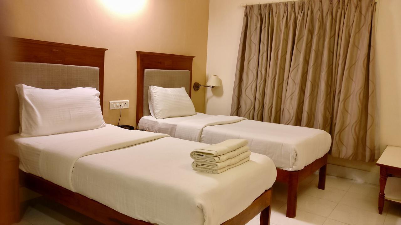 Hotel Sai Towers Puttaparthi Esterno foto