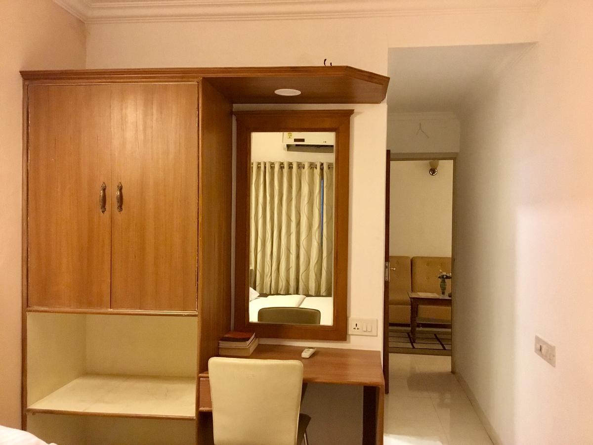 Hotel Sai Towers Puttaparthi Esterno foto