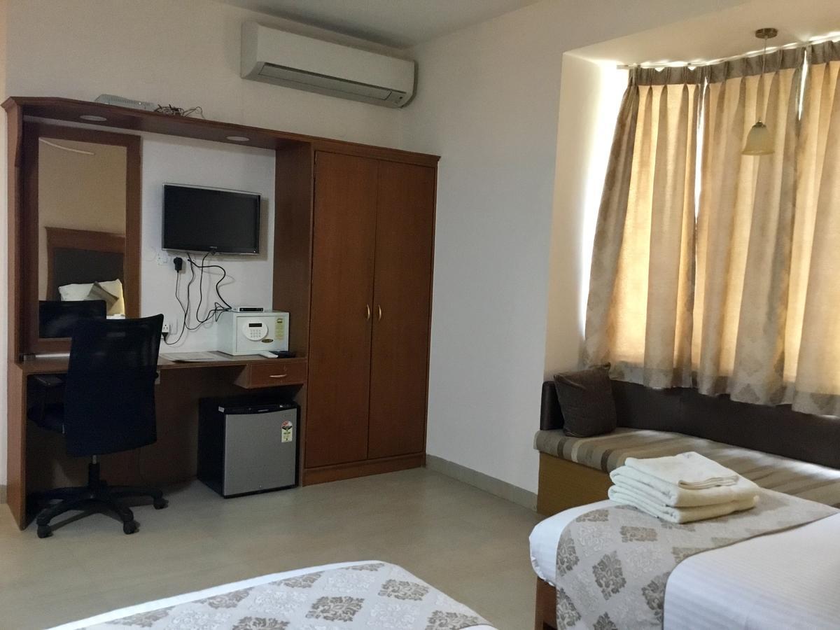 Hotel Sai Towers Puttaparthi Esterno foto