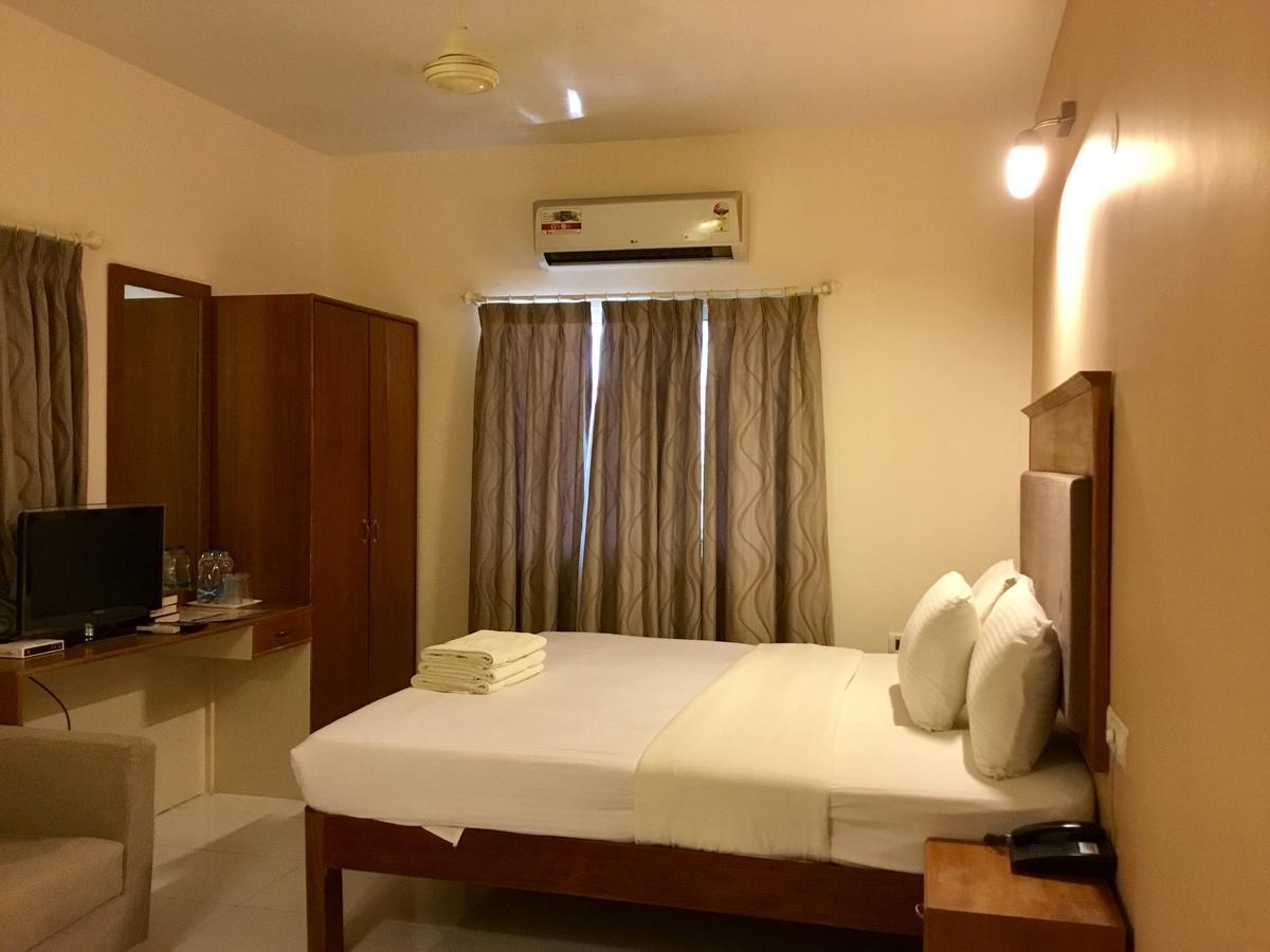 Hotel Sai Towers Puttaparthi Esterno foto