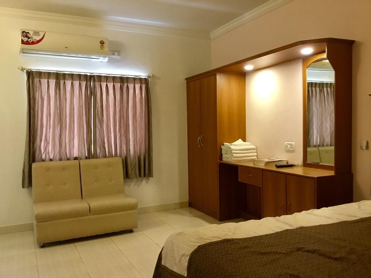 Hotel Sai Towers Puttaparthi Esterno foto