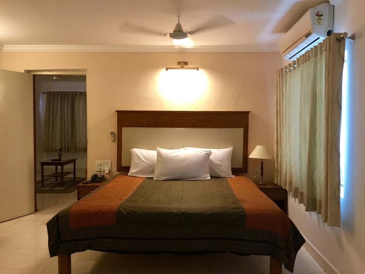 Hotel Sai Towers Puttaparthi Esterno foto