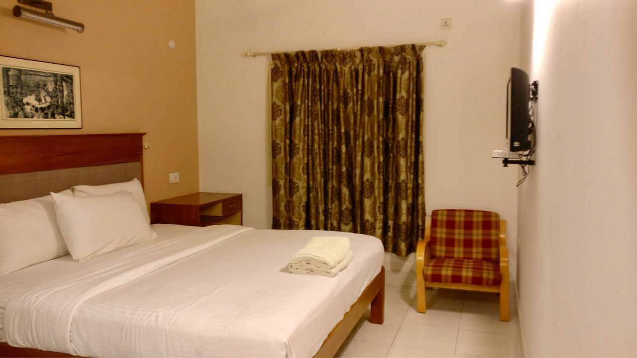 Hotel Sai Towers Puttaparthi Esterno foto