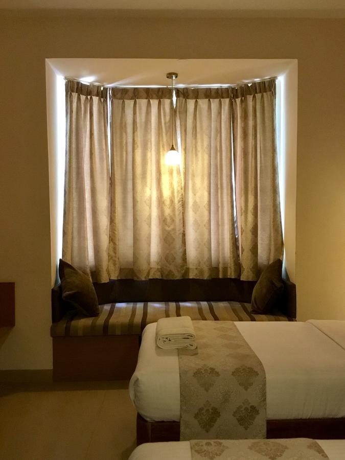 Hotel Sai Towers Puttaparthi Esterno foto