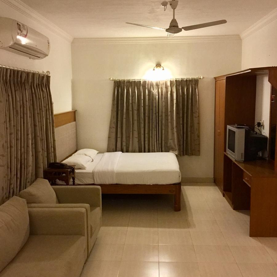 Hotel Sai Towers Puttaparthi Esterno foto