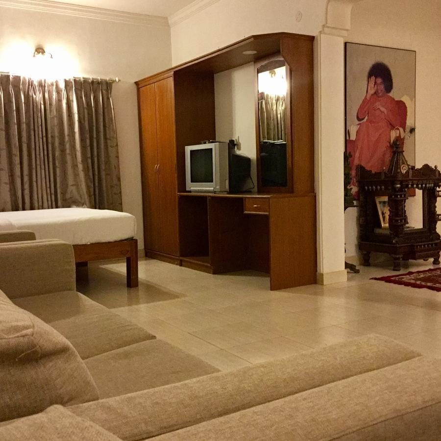 Hotel Sai Towers Puttaparthi Esterno foto