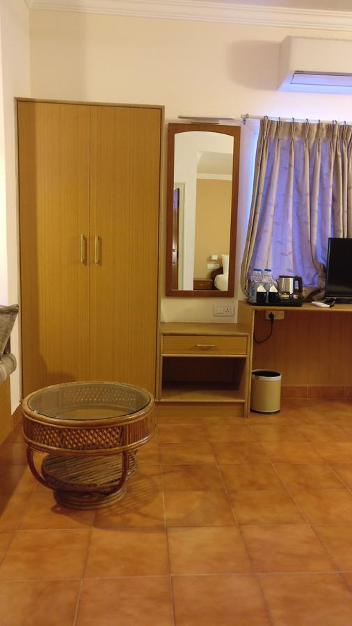 Hotel Sai Towers Puttaparthi Esterno foto