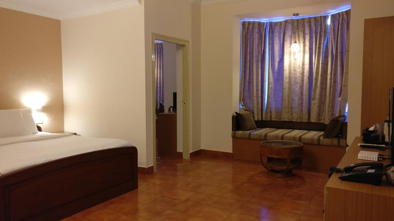 Hotel Sai Towers Puttaparthi Esterno foto