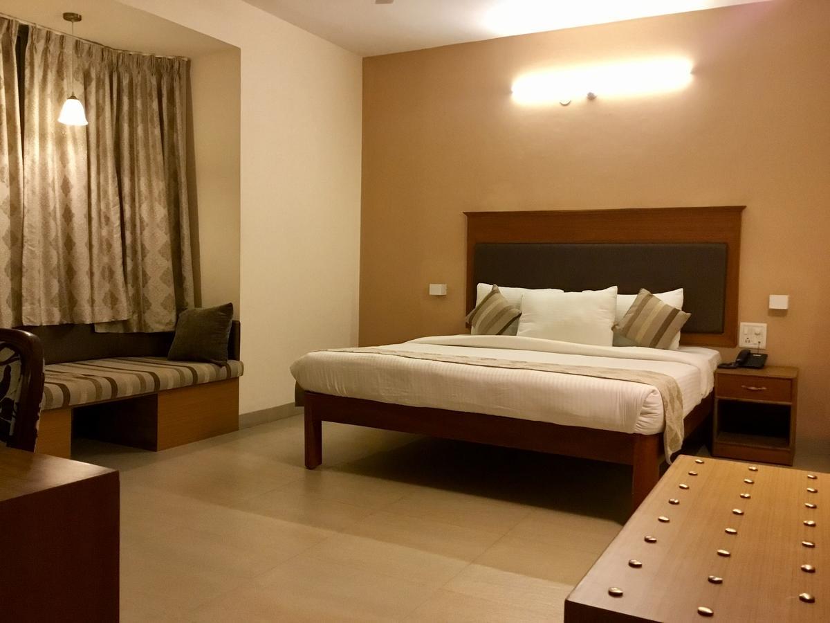 Hotel Sai Towers Puttaparthi Esterno foto
