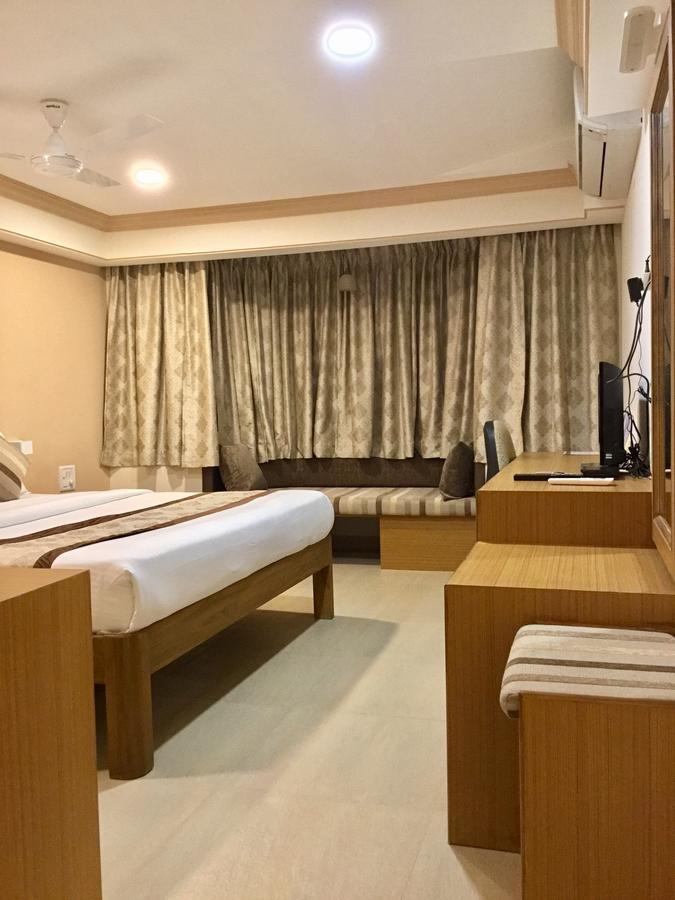 Hotel Sai Towers Puttaparthi Esterno foto